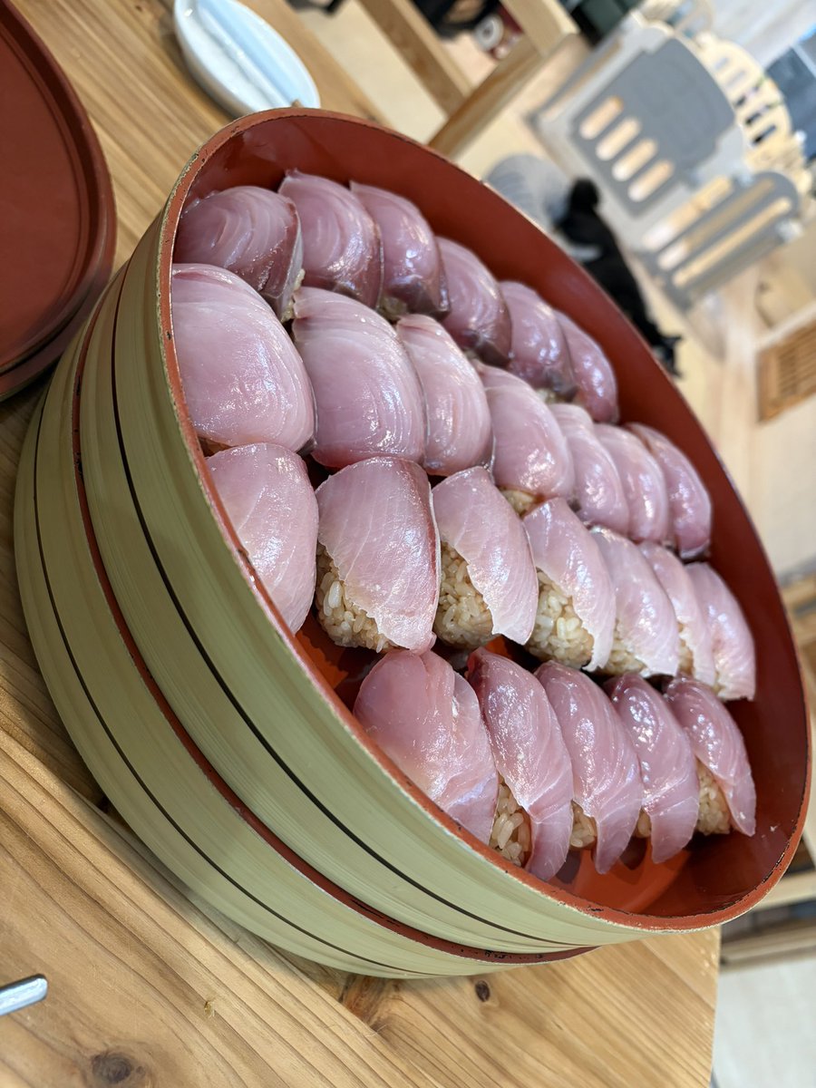 100kintsuriesa's tweet photo. ブリ属の在庫が潤沢にあるので早々に放出。
美味しいんだけど、こうすると味変でサワラ欲しくなるんだよなw https://t.co/zHNbj3PbND