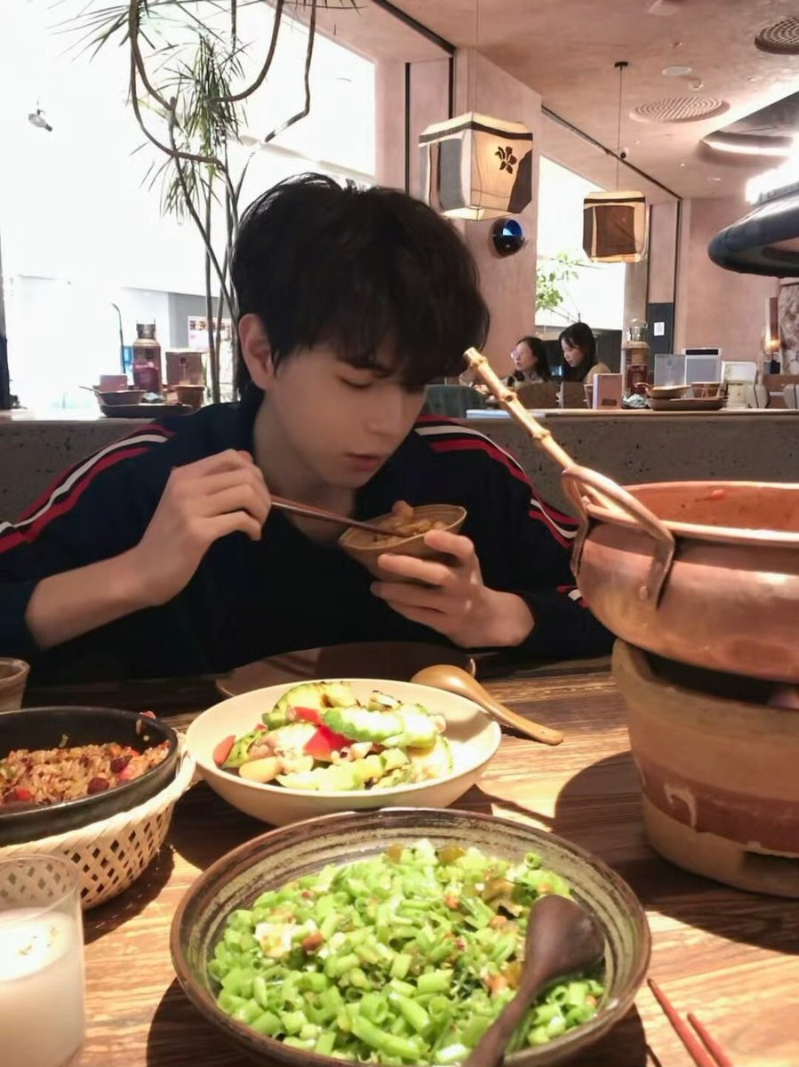 aylio_1102's tweet photo. 宝宝要好好吃饭好好睡觉呀🍔
#思瞳 #aylio https://t.co/WjkU7XwbJj
