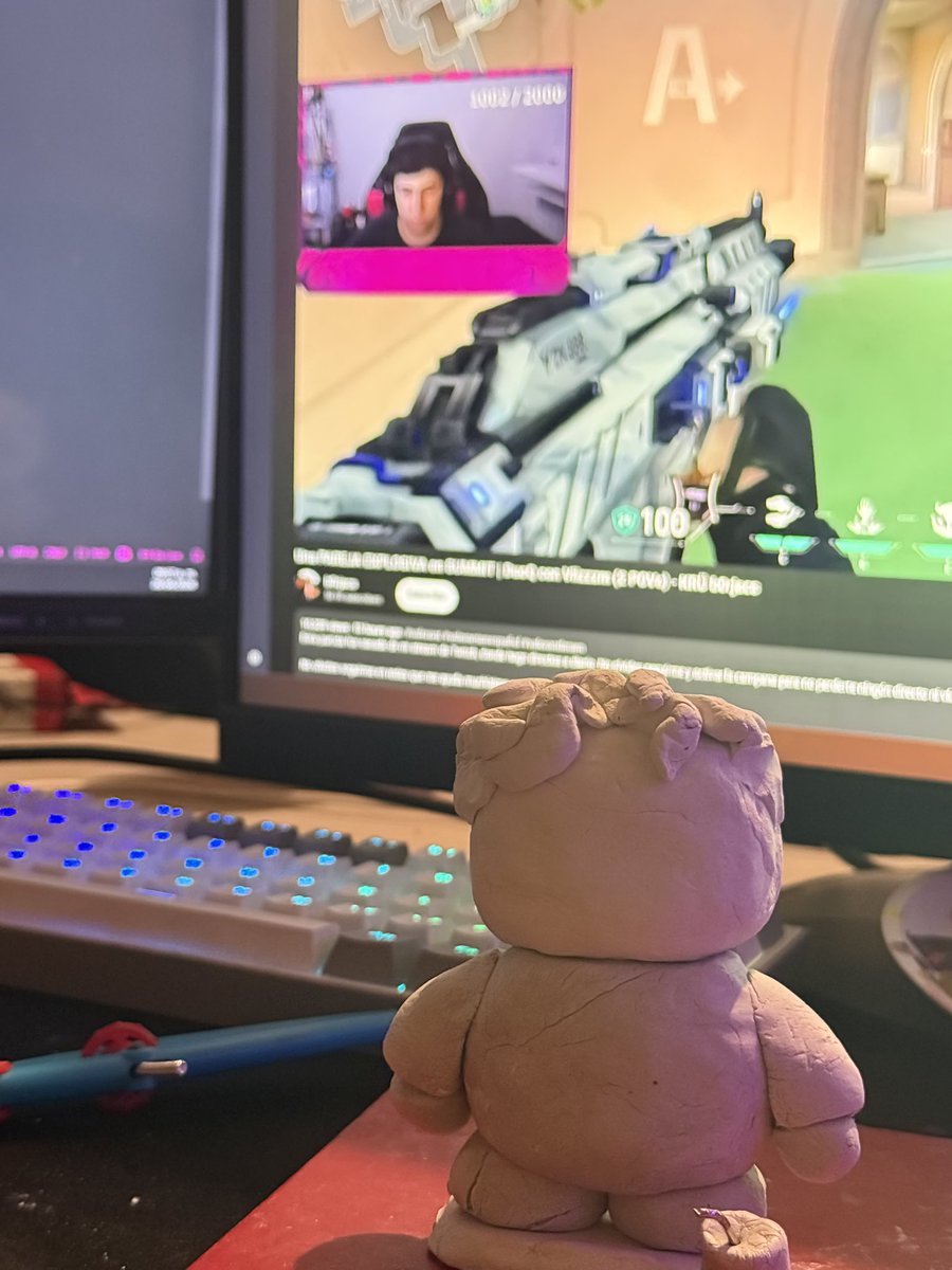 Aleidooo's tweet photo. Yo dejé las manualidades cuando estaba en secundaria, pero enculada las ganas de hacerle a la crafting geek volvieron a mi https://t.co/u7CvJLCOPV