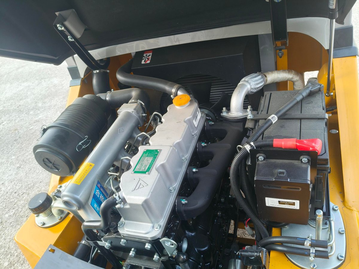 agvforklift's tweet photo. HULK FD30 diesel forklift is delivered to Guyana 🇬🇾🚜. Equipped with a new Xinchai engine, 6m mast, side shifter, and fork positioner, it is designed for stable and efficient material handling in daily operations.
#HULK #FD30 #DieselForklift #XinchaiEngine #MaterialHandling https://t.co/G5t8oEF6Zb