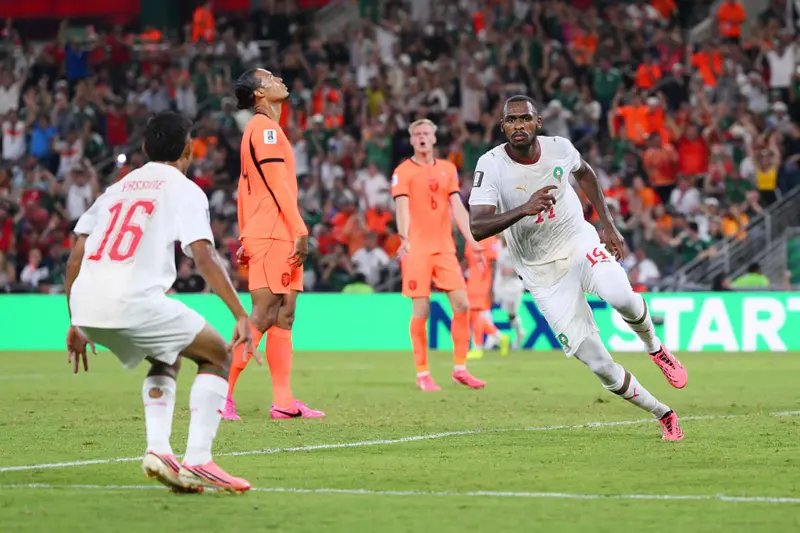 eslammostafa_'s tweet photo. كاتب التاريخ لازم يفضل صاحي ومركز طول ما أسود الأطلس بيلعبوا، لأن كل مباراة بيكتبوا فيها فصل جديد. 

المغرب ما بقاش مجرد منتخب إفريقي بيشارك في كأس العالم، المغرب بقى كابوس حقيقي لأي كبير في أوروبا. 

تاريخ بيتكتب، ورجالة تستحق كل الاحترام.. وكل اللي جاي شكله أجمل. ❤️🦁 https://t.co/X8TAEBqbkp