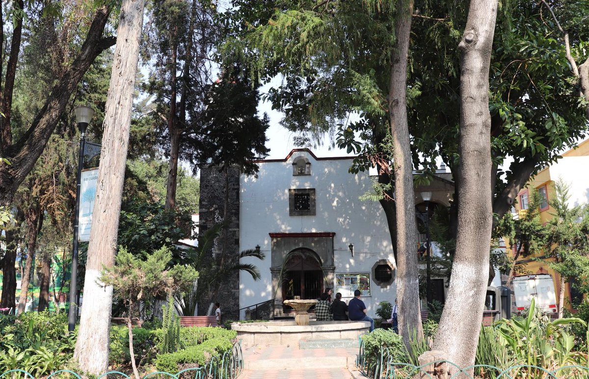 ChilangoCom's tweet photo. La Romita es un barrio oculto dentro de la colonia Roma que ha resistido el paso del tiempo y los cambios de la ciudad, descubre la historia de este rincón lleno de identidad y encanto. 🏘️✨ https://t.co/QUI3AHEHMs https://t.co/VCoSSU5Ss0