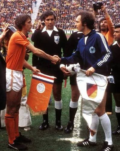 Itoldvirgil's tweet photo. Que pensaran estos 2 de sus respectivas selecciones? https://t.co/gOWjkS5e5J