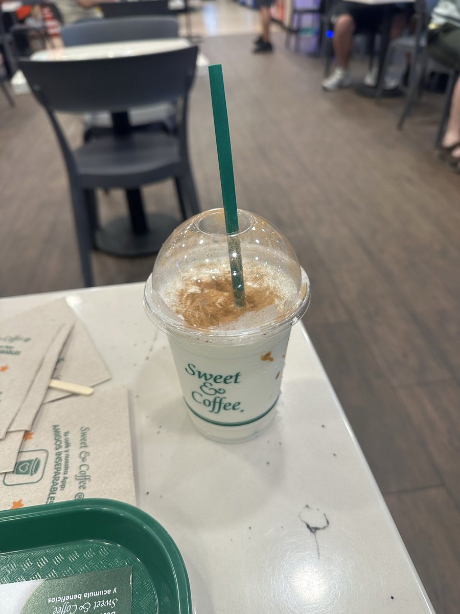 RyanConsuegra's tweet photo. @SweetandCoffee buenas noches, nunca me pasó pero compre un milkshake en la estación listo Fco. de Orellana que sabía más a leche que a vainilla.  Está bien que Uds no hagan algo para afianzar al cliente, Pero por lo menos que nos respondan con una atención más acertada. Turro. https://t.co/Ic964PlT6J