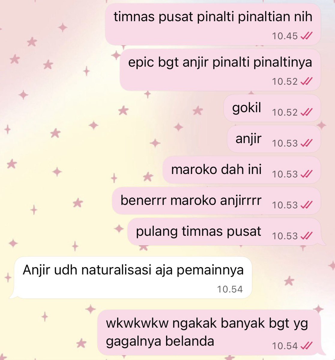 pi_pito's tweet photo. sebuah reportase match timnas pusat siang ini 😂 https://t.co/s2yTpRliE0