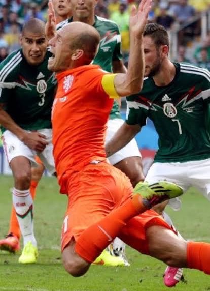 migangelgarzam's tweet photo. El desarrollo de la historia del #NoEraPenal . Poético que después de 12 años, vinieron hasta México para ser eliminados en penales. https://t.co/VzhLzXvJpm