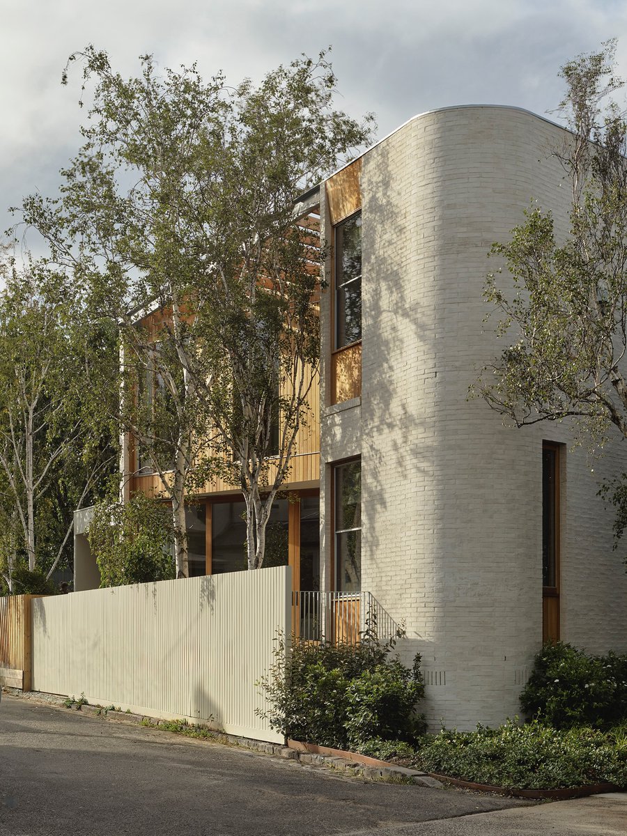 landearchi's tweet photo. 2026 Houses Awards shortlist: House in a Heritage Context

Terracotta House

Architecture and interiors by @lande.archi 
Built by @bfcbuilt 
Photography by @smartanson 

@housesmagazine #housesawards #housesmagazine #landearchitects #residentialarchitecture https://t.co/YSzFI0Q9B7
