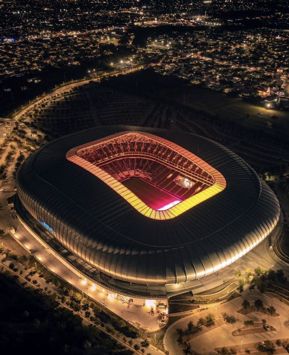 aixbren's tweet photo. Al menos este mundial sirvió para que el mundo conozca la preciosidad y orgullo de Monterrey: El Cerro de la Silla. Y claro, el estadio BBVA que arda a quien le arda es hoy en día el estadio más bonito y maravilloso de Latinoamérica y háganle como quieran. https://t.co/f2gayxzvvc