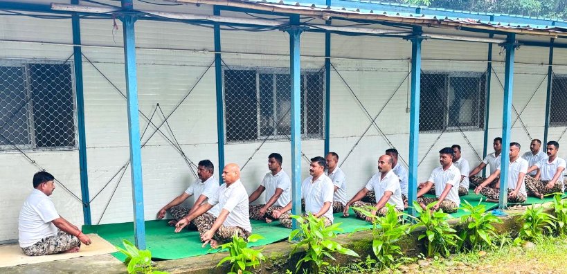 2Diphu's tweet photo. "Kickstarting the day right! ☀️💪
CRPF jawans of 20 Bn in Jiribam, Manipur, begin every morning with yoga &amp; workouts — building strength, stamina, and rock-solid unity.
#FitForce #CRPF #Manipur #YogaLife #DisciplineMatters" https://t.co/4uWnuGSXUV