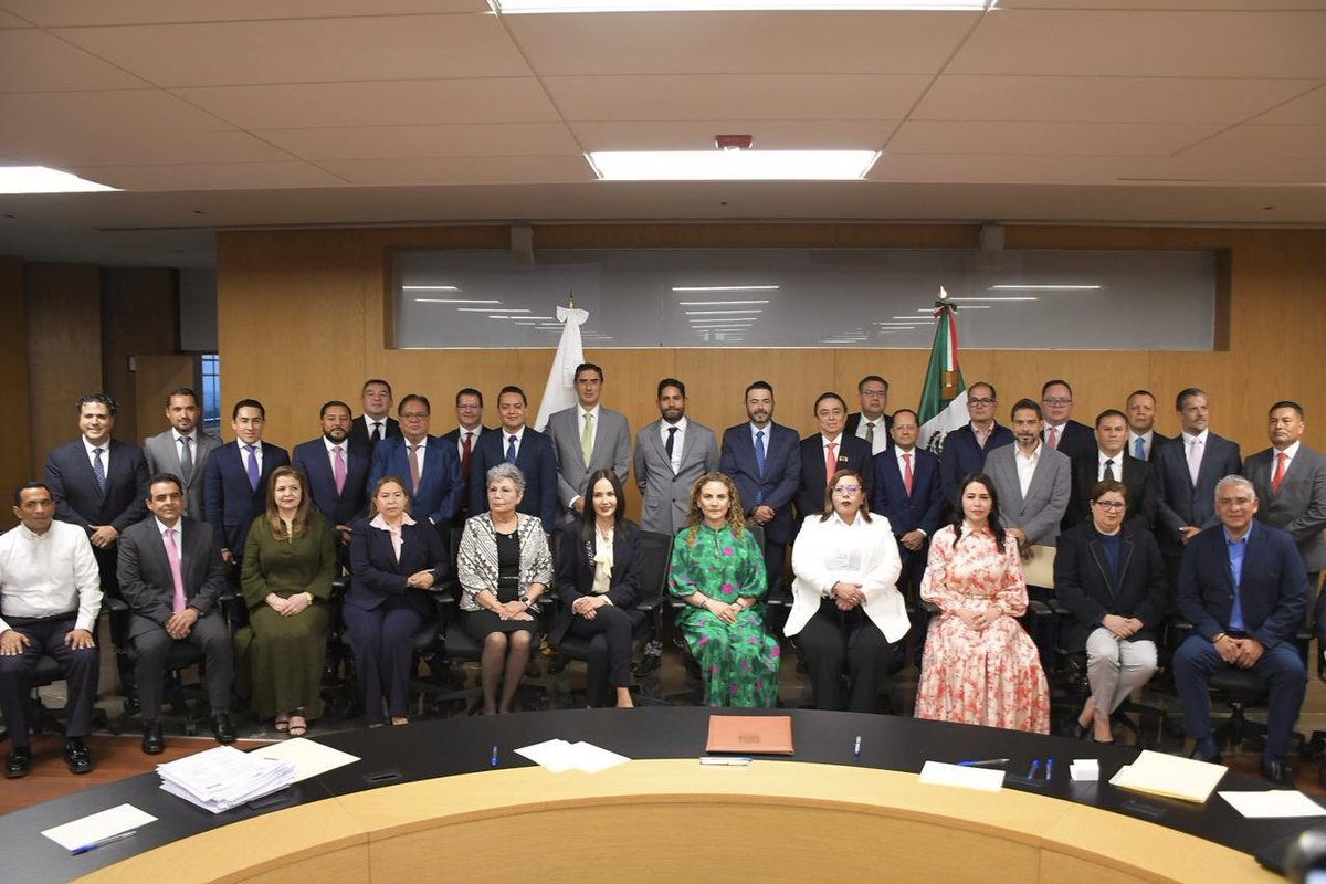 JavierHerreraMx's tweet photo. Concluye nuestro itinerario con la firma de Convenios de Colaboración entre la Auditoría Superior de la Federación y 30 de los 32 titulares de los Órganos de Fiscalización de las entidades federativas, quienes acudieron a este encuentro orientado a homologar los procesos de auditoría en todo el país. 

#CámaraDeDiputados | #LXVILegislatura