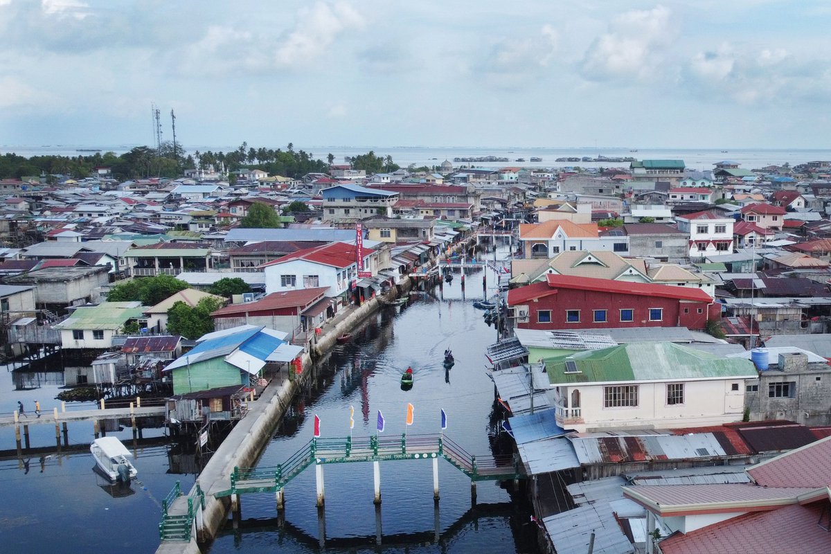 UNDPPH's tweet photo. 🌐 This #NationalICTMonth, we're celebrating how connectivity is transforming lives.

In Sitangkai, Tawi-Tawi, the #CoReFW4A project is improving healthcare through better connectivity, digital health education, and teleconsultations.

📖 Read more: https://t.co/7iIDLcpO4B https://t.co/JaIIAy9QvU