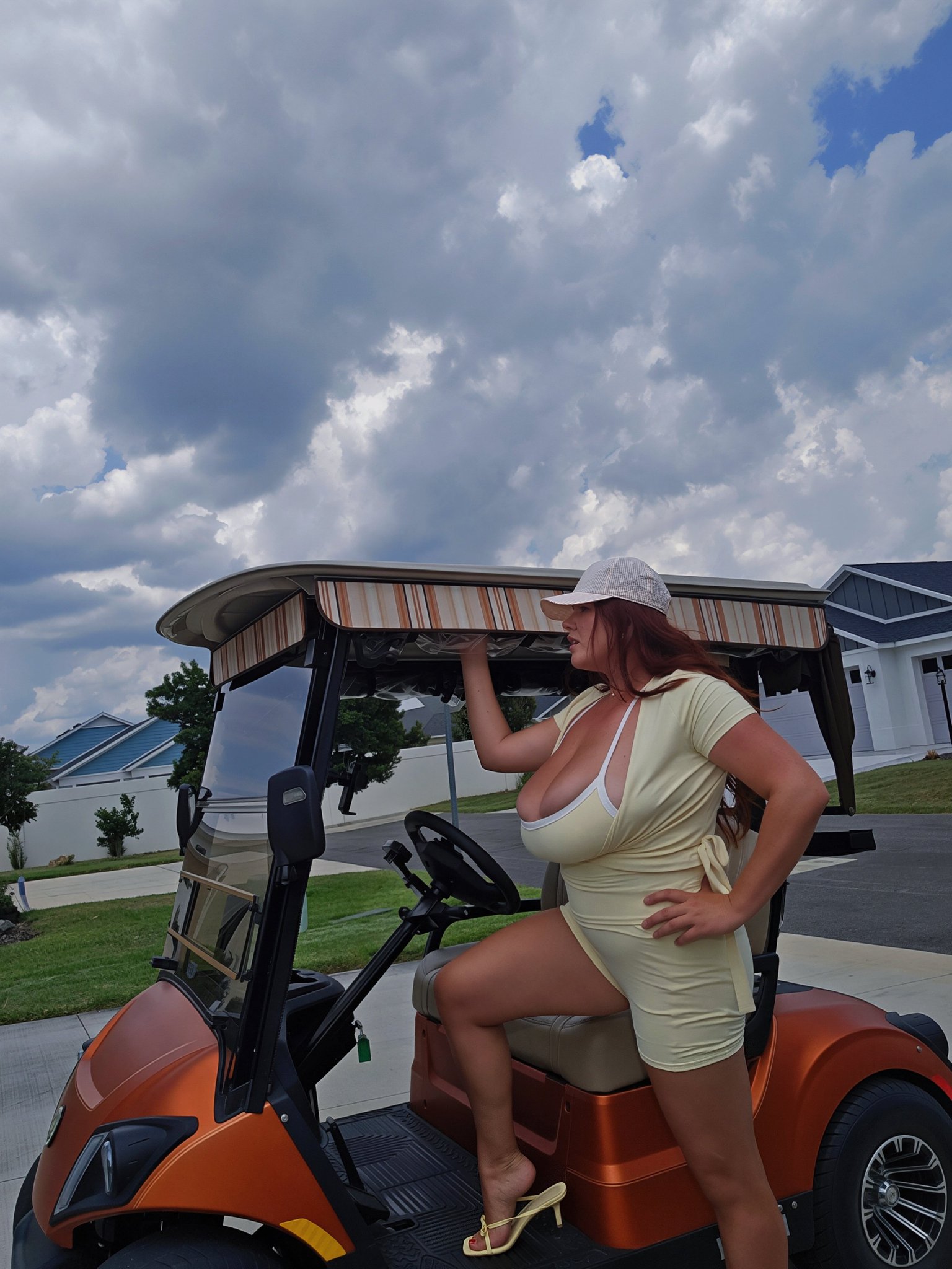 1 pic. When the suburban MILF decides to show out https://t.co/7p6ykyy7Vk