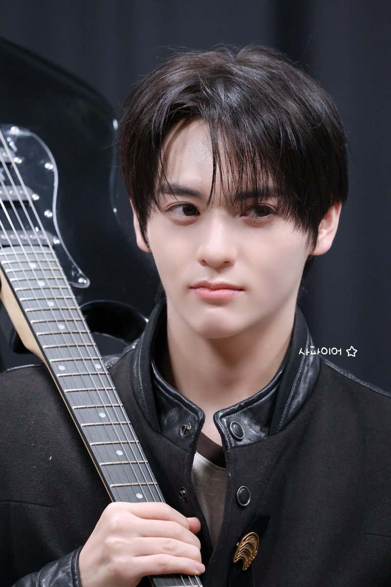 nSSign_010927's tweet photo. 2026.6.6 스타라이크
🎸🎸😏
#정성윤 #성윤 #SUNGYUN #ソンユン #엔싸인  #nSSign https://t.co/nvwYOmyi8R