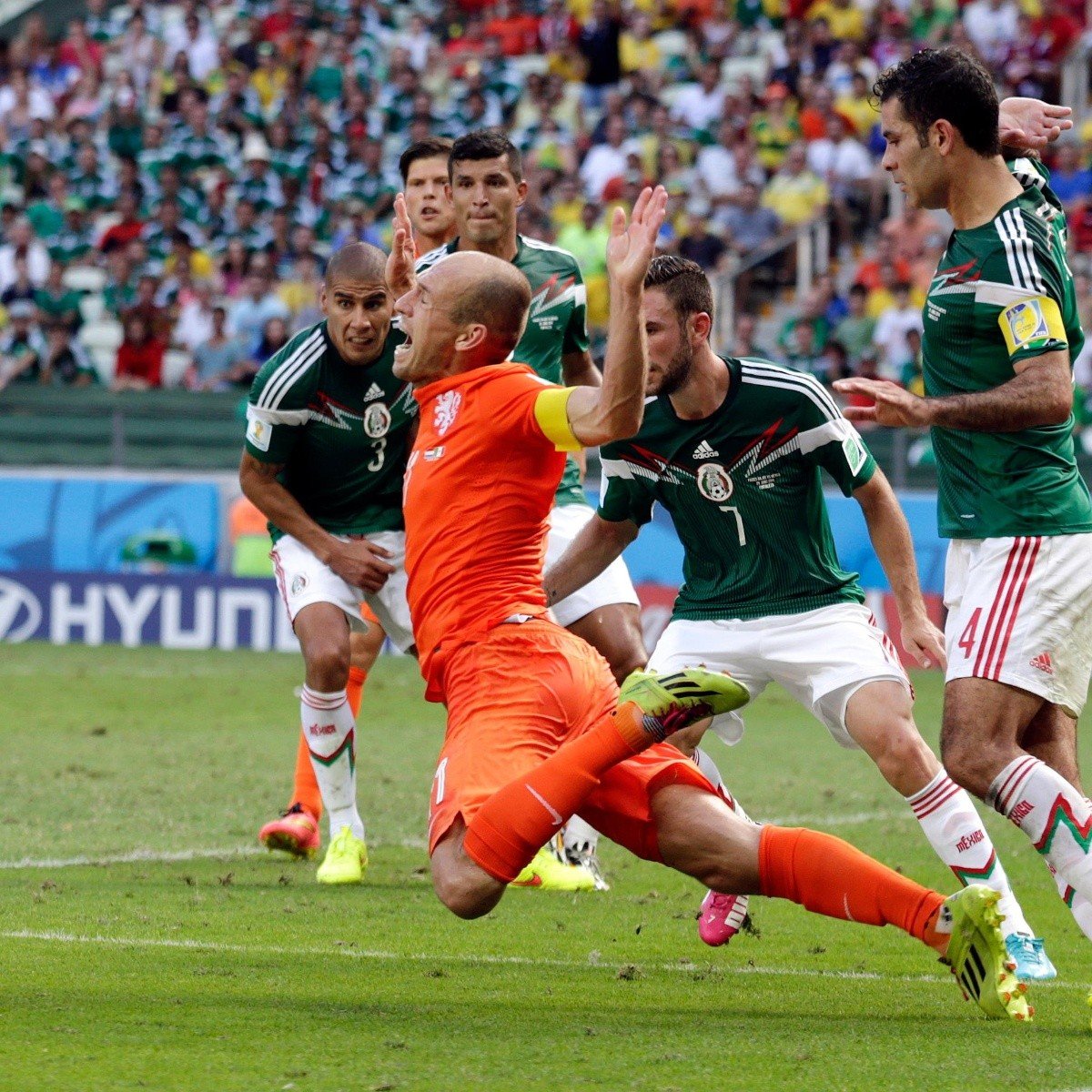 JonatanMex_'s tweet photo. Como si de una broma del destino se tratara, 12 años después del famoso y doloroso #NoEraPenal, #PaisesBajos queda fuera del mundial en un estadio de México; les tocó llorar en nuestra tierra 🇲🇽

#Marruecos, hermano, ya eres mexicano 🥳 https://t.co/twU3ktjn0X