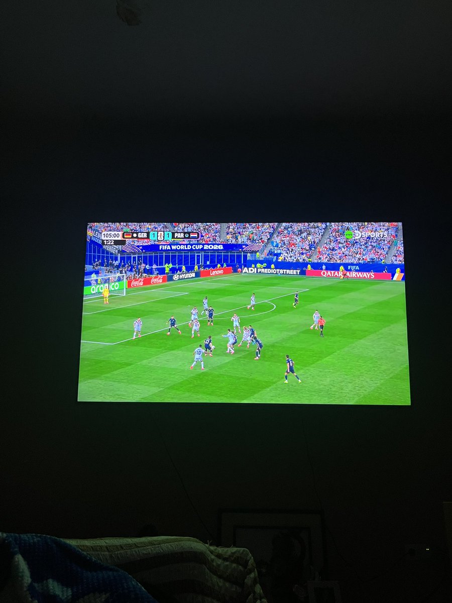 CuyaJhohan's tweet photo. 11 h en mi mueble viendo el mundial. El mejor lunes de la historia! https://t.co/kdL6x3jtOG