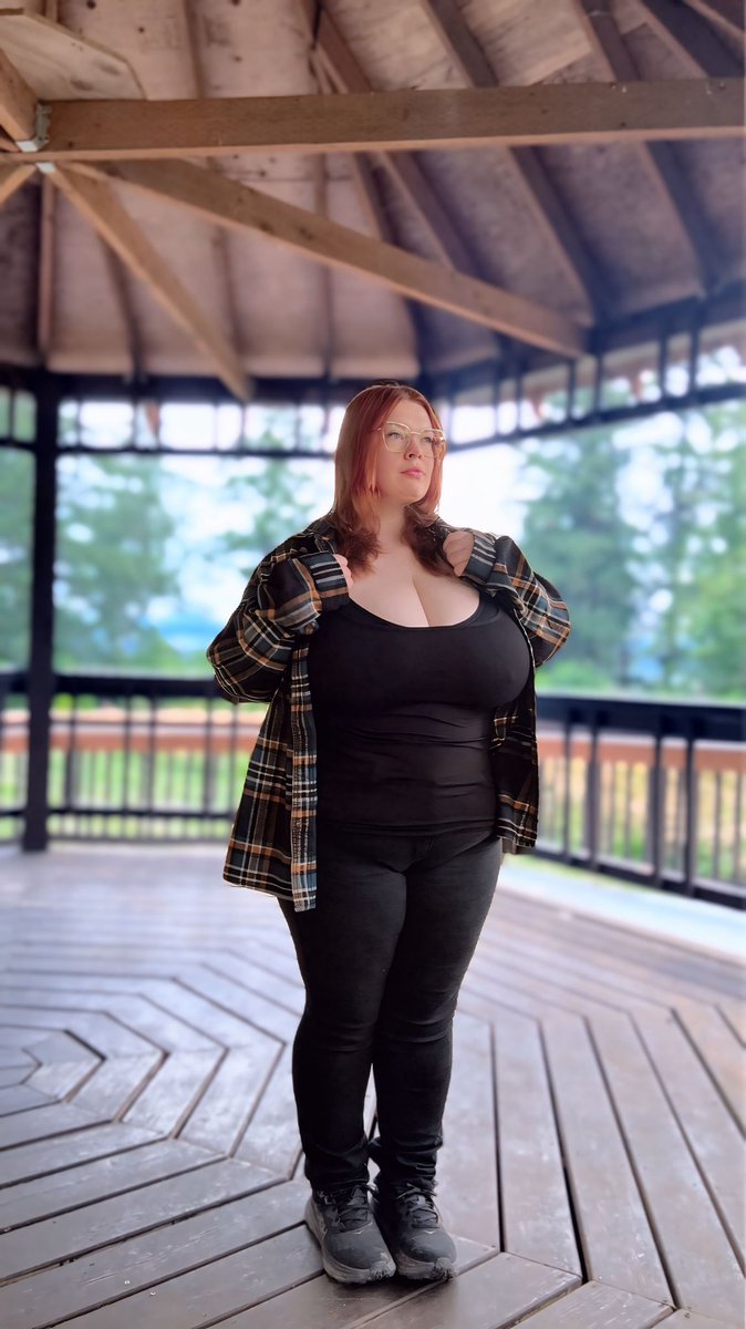 ambersparkl's tweet photo. Be honest, would you swipe right away? https://t.co/LsyJJsEaz0