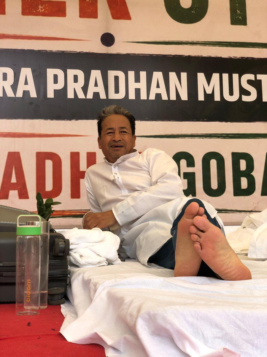 abhijeet_dipke's tweet photo. Day 3 of @Wangchuk66’s hunger strike at Jantar Mantar https://t.co/1Q97H1W2m4