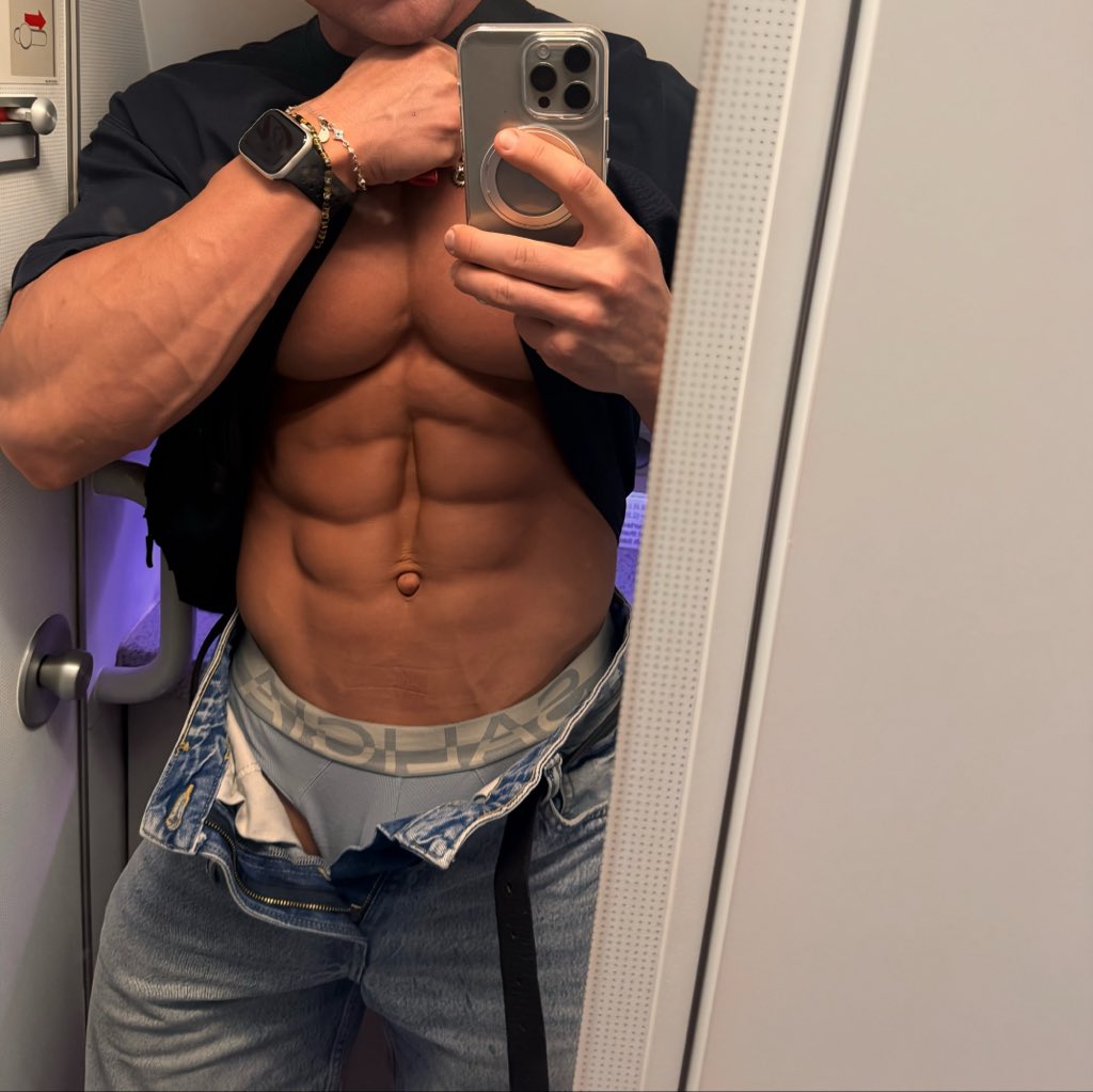 Puretren's tweet photo. Rock HARD ✈️ https://t.co/64LaIZGbAj