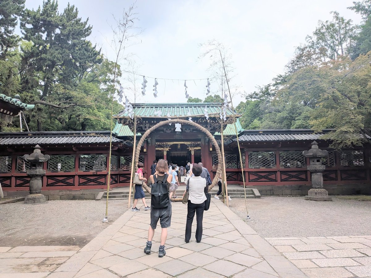 FLEW_GALLERY's tweet photo. 根津神社
今日6/30は夏越の大祓・茅の輪くぐり。茅の輪をぐるぐる回るのはちょっとエンタメ感。形代のお祓いもやってみました✨️ https://t.co/JnPOkyohjQ