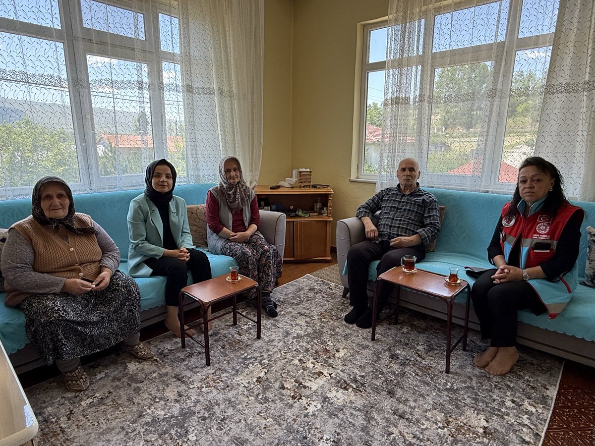 AtkaracalarK's tweet photo. Kaymakamımız Sn. Saliha KARATAŞ Bozkuş köyünde ikamet eden Çakır ve Gül ailesini ziyaret etti. https://t.co/GJ9gayCj1g