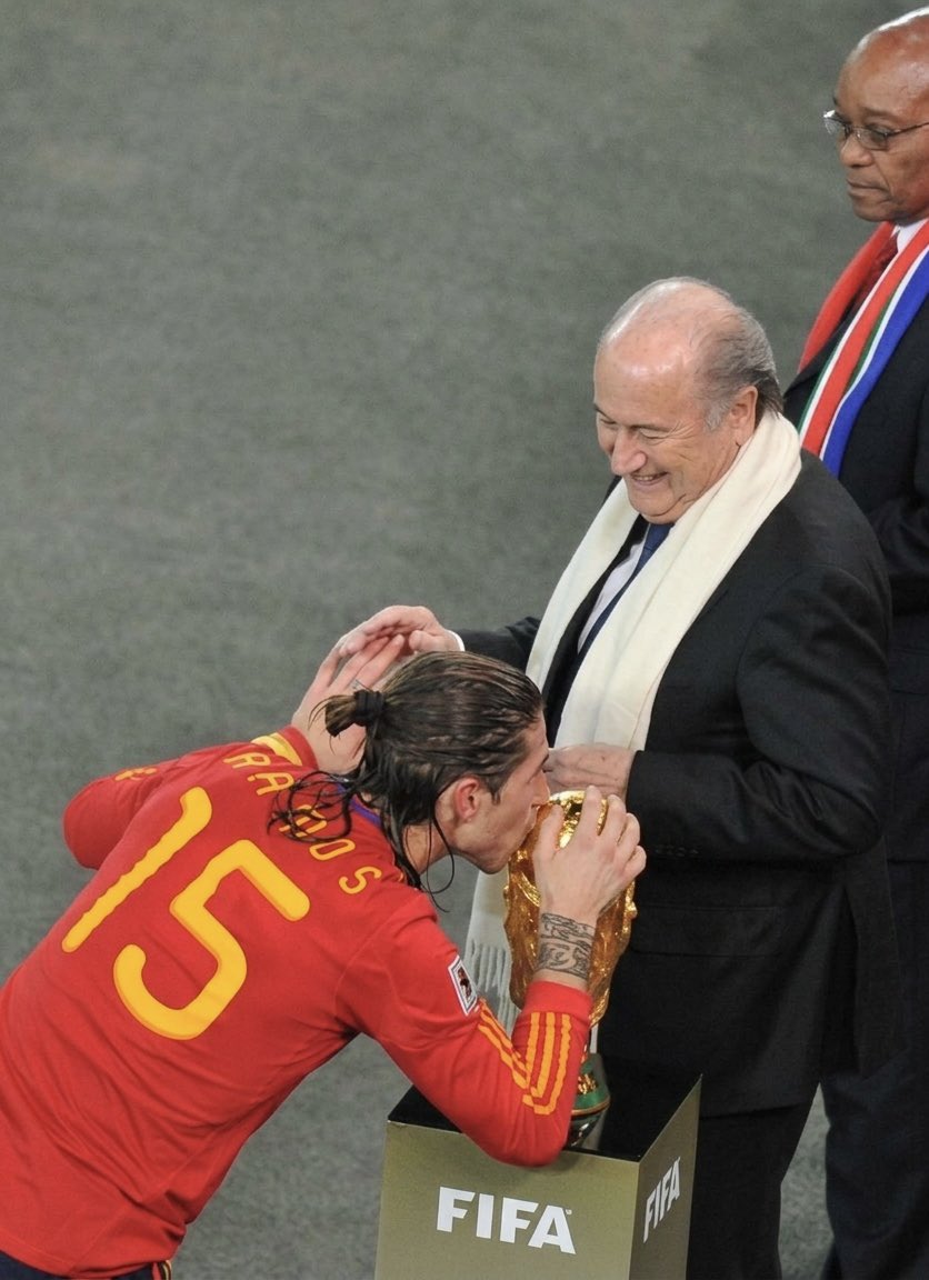 ramos_world's tweet photo. اسهل طريق الى الواجهة هو مقارنة نفسك براموس 

لكن اصعب طريق هو ان تقترب من إرثه وانجازاته. https://t.co/zK7w4VUmOw