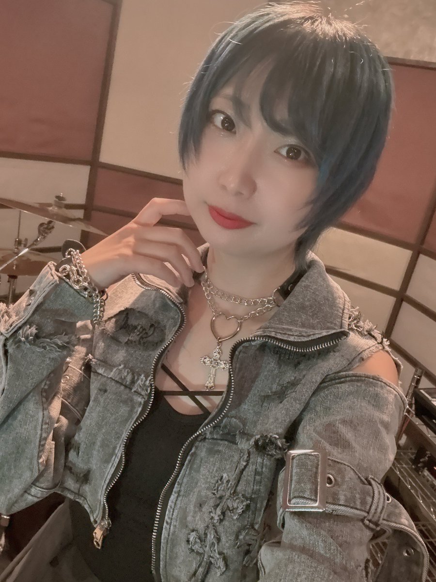 _07_Mina's tweet photo. 昨日は6月
そして上半期ラストライブでした！

6月は20本ライブがありました☺️
それぞれ見てくれたみなさま
本当にありがとうございます🙇🏻‍♀️

今スタジオに歌練しにきた🎤
6月最終日今日も最後までがんばろう！

7月のライブチケット
https://t.co/RBlKbL9bxa

応援券やチェキ
https://t.co/aK9EP13B2t https://t.co/HXYyRjydOO
