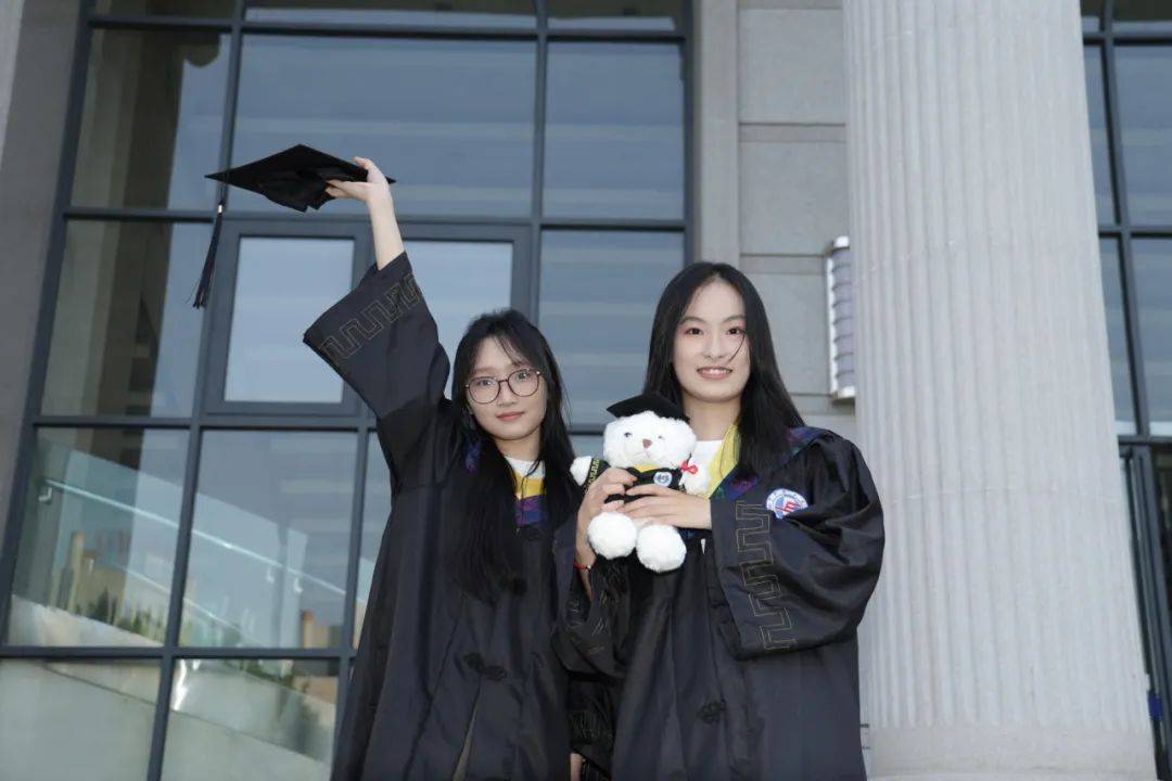 EnachiDaria's tweet photo. Graduation season vibes—diploma in hand, memories in my heart, ready for the next chapter! https://t.co/H6hD00WZMp
