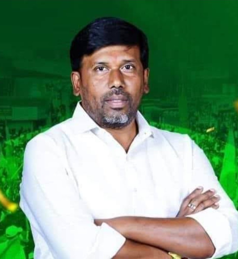 hd_kumaraswamy's tweet photo. ನಮ್ಮ @JanataDal_S ಪಕ್ಷದ ನಾಯಕರು ಹಾಗೂ ಕೋಲಾರ ಲೋಕಸಭೆ ಕ್ಷೇತ್ರದ ಸಂಸದರೂ ಆಗಿರುವ ಶ್ರೀ ಮಲ್ಲೇಶ್ ಬಾಬು ಅವರಿಗೆ ಜನ್ಮದಿನದ ಹಾರ್ದಿಕ ಶುಭಾಶಯಗಳು. 

ಆ ಭಗವಂತ ತಮಗೆ ಎಲ್ಲವನ್ನೂ ಒಳ್ಳೆಯದನ್ನೇ ಮಾಡಲಿ ಹಾಗೂ ಇನ್ನೂ ಸುದೀರ್ಘಕಾಲ ಜನಸೇವೆ ಮಾಡುವ ಶಕ್ತಿ, ಚೈತನ್ಯವನ್ನು ಕರುಣಿಸಿ ಕಾಪಾಡಲಿ ಎಂದು ಶುಭ ಹಾರೈಸುತ್ತೇನೆ. https://t.co/GjYcXmEZf3