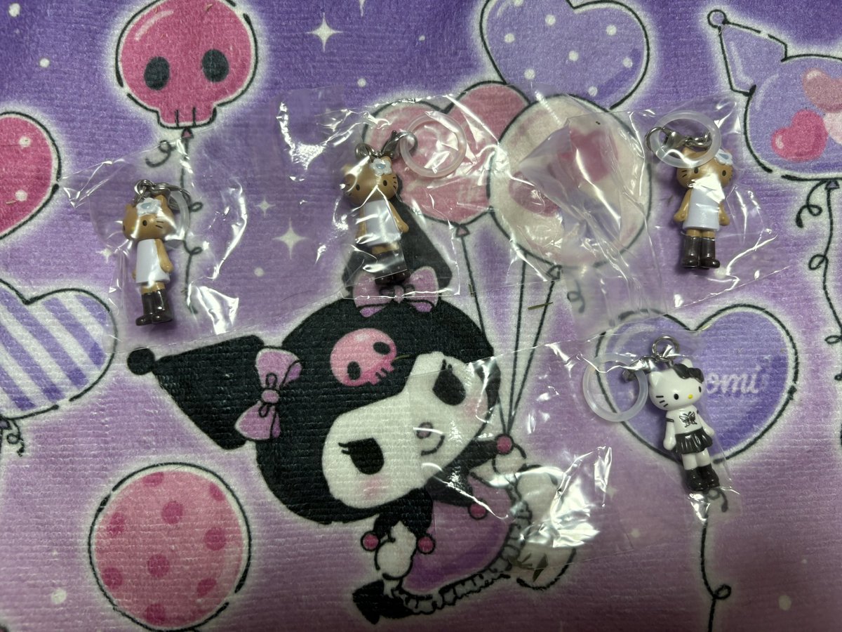 reon0120313's tweet photo. ハローキティ あしながめじるしアクセサリー 交換

譲→キティ (バタフライ 日焼け)

求→ダニエル

平日17時30分以降、渋谷～池袋手渡し
または郵送

検索からもお気軽に！ https://t.co/Bo1aSlYrsk