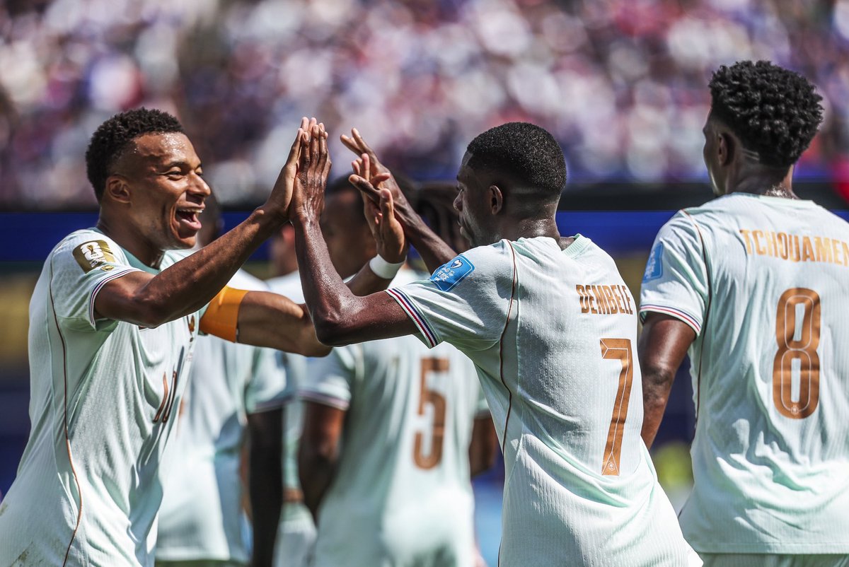 ActuFoot_'s tweet photo. 🚨🚨 Le parcours potentiel des Bleus 🇫🇷 jusqu’à une éventuelle finale :

▫️ 1/16 de finale vs SUÈDE 🇸🇪 

▫️ 1/8 de finale vs PARAGUAY 🇵🇾

▫️ Quart de finale vs MAROC 🇲🇦

▫️ Demi-finale vs PORTUGAL 🇵🇹/ESPAGNE 🇪🇸/BELGIQUE 🇧🇪/SÉNÉGAL 🇸🇳 https://t.co/zPoVNZXQ17