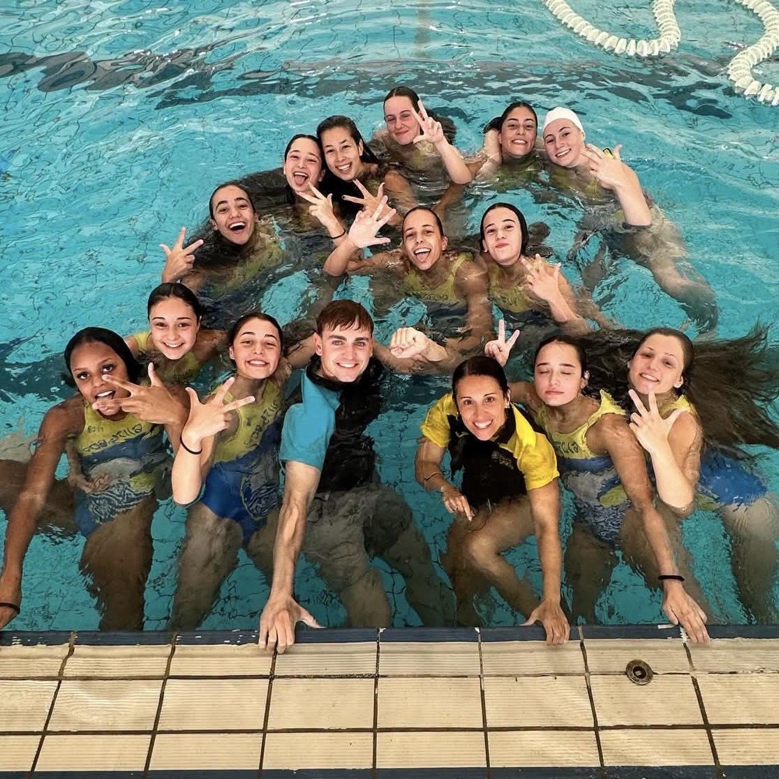 cnboadilla's tweet photo. #WP #CMJuvFem @fmn_oficial
Playoff - Final
@cnboadilla
5-4
@realcanoe
Las #juveniles de @Mar_flamenca se cuelgan el #oro del Campeonato de Madrid en #M86 tras ganar una final de altísimo nivel
#elpololopeta
#vachiquis
#campeonasdeMadrid https://t.co/fNQ7sqIdos