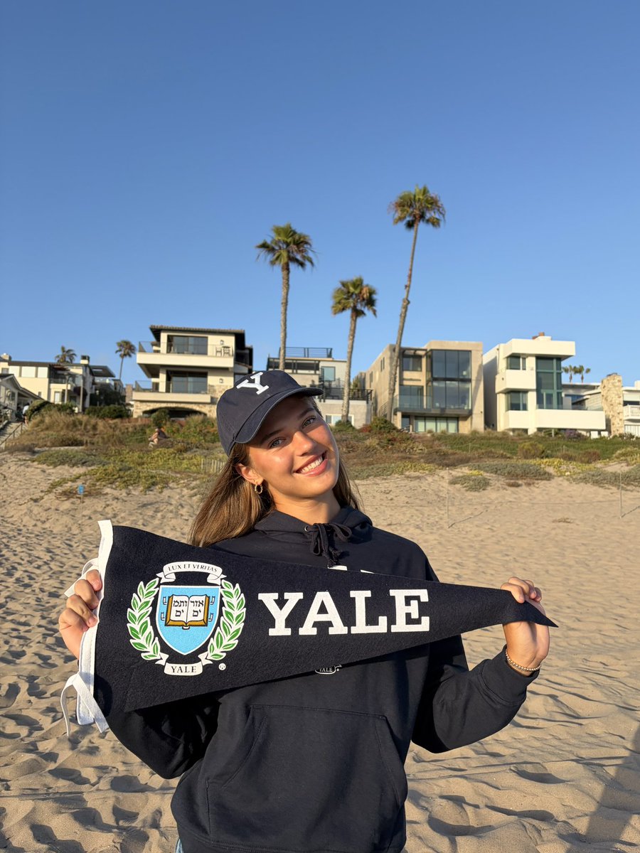 emaval09's tweet photo. I am SO excited to announce my verbal commitment to play D1 soccer and further my academics at Yale! Thank you to Coach Anton and his help during my recruitment process. Thank you to coaches Sarah, Jonathan, and Andrew for giving me this amazing opportunity!
GO BULLDOGS! 💙 https://t.co/OOc7WVfJeB