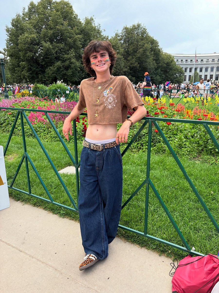 bigtitstarfish's tweet photo. happy #pride :)

#lgbt #gay #pridemonth #denver https://t.co/J1ywHar7e3