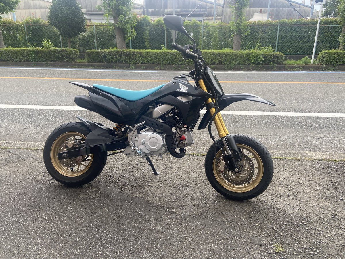 GYROBASE's tweet photo. 50歳を過ぎて

初✨横型主になりました〜🎉

😆✌️

こいつであちこちブラつけるようになるかな✨

#CRF110F #grom https://t.co/vkxIpjhZNs