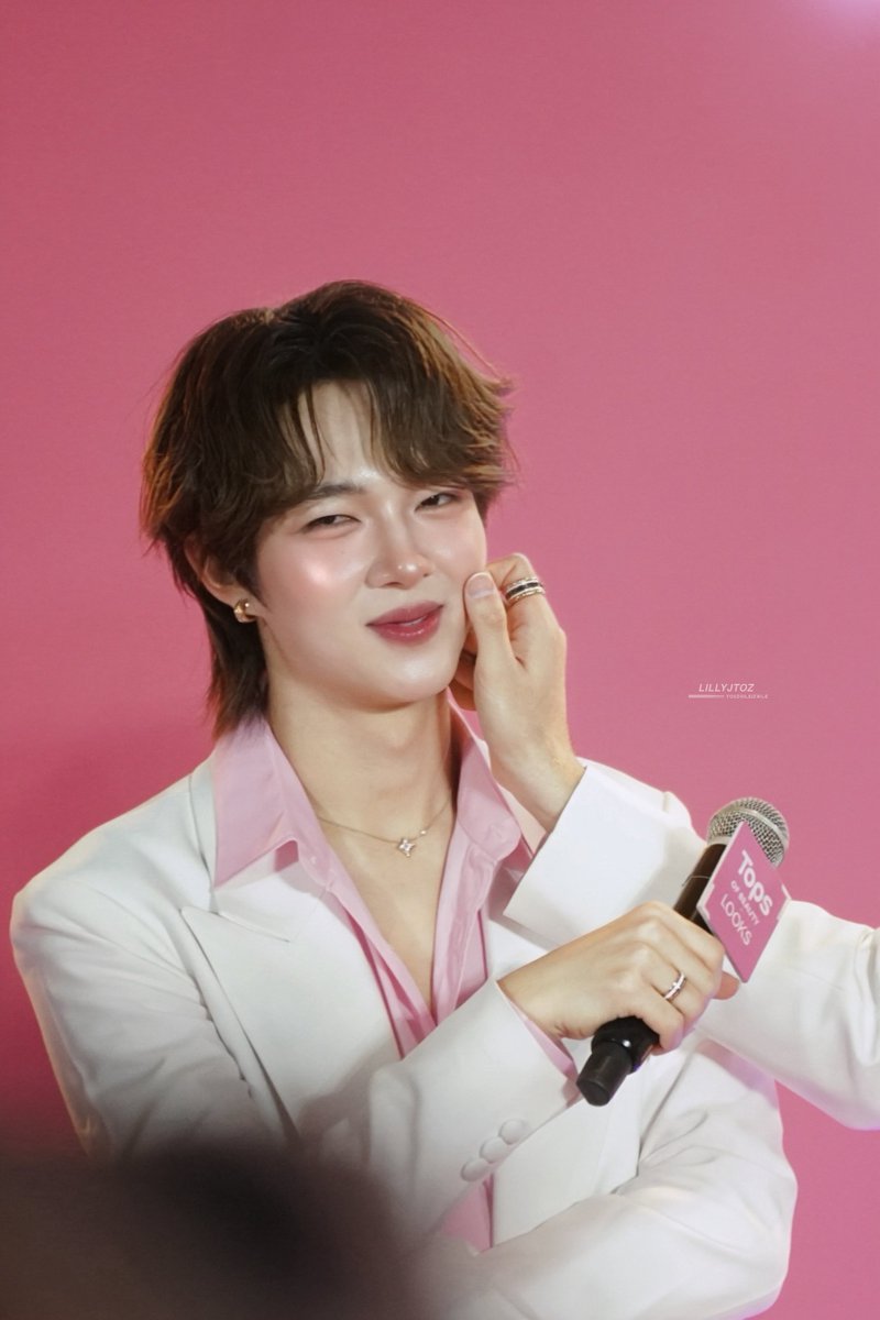 lillyJtoZ's tweet photo. สกุชชี่ของซีพฤกษ์หนิ 🤏🏻

——@CwrNew #NuNew #ZeeNuNew 

SWEET CANDY WITH ZEENUNEW
#MondahminSweetCandyxZNN https://t.co/wKsfBKppOR
