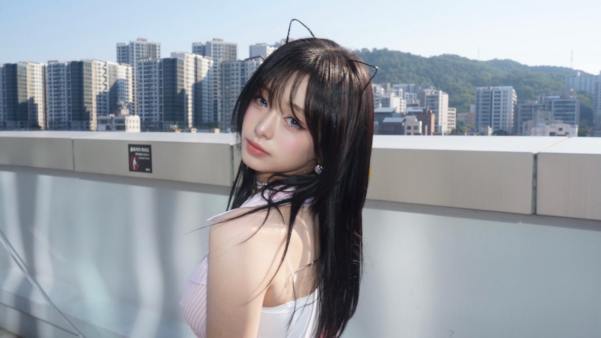 picbaemon's tweet photo. AHYEON WEVERSE UPDATE https://t.co/Zhat02aZgF