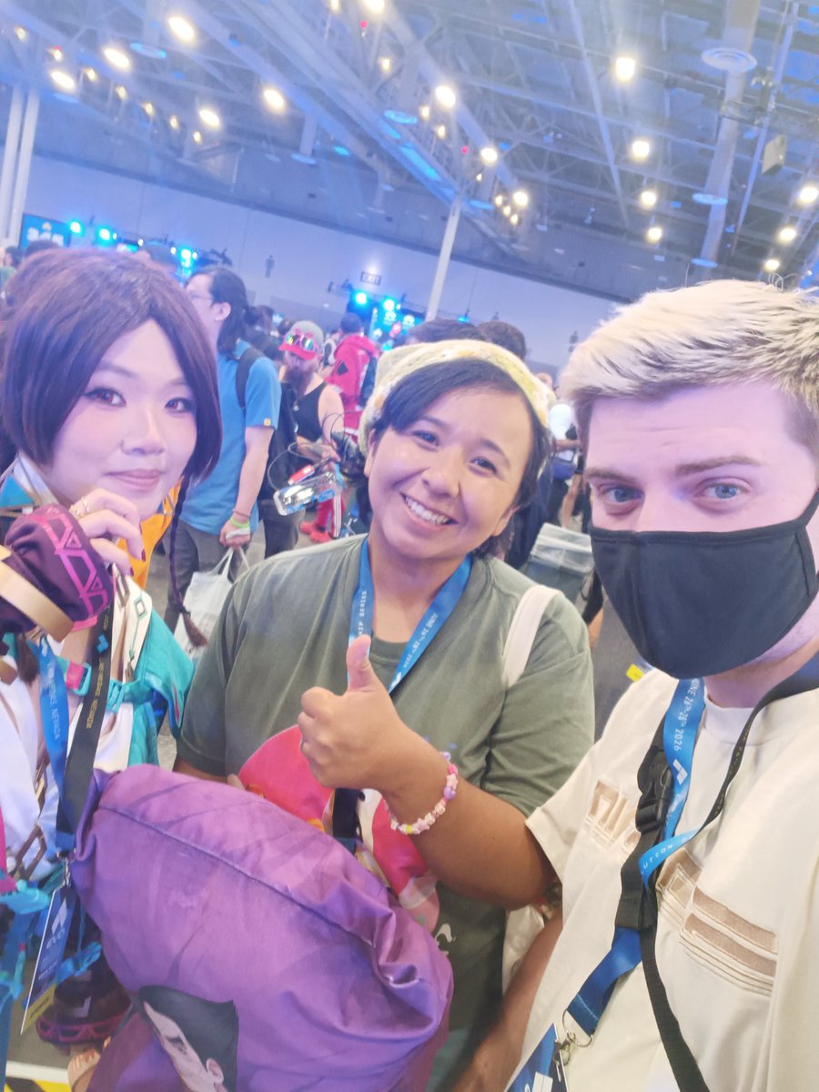 LaVirgoBonitaVT's tweet photo. Very happy to meet @CosplayerUna @Kaizured @WitchMobTTV @trezizy and @PhiDXGames at EVO last weekend 😁💖 so much fun meeting with them 👍💖 https://t.co/xgtYBuZrt9