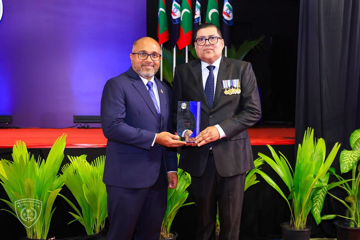 ImmigrationMV's tweet photo. Controller General of Immigration, CP (Retd) Ahmed Faseeh, and Chief Principal Immigration Officer Ahmed Waheed attended the Official Ceremony marking the 93rd anniversary of the Maldives Police Service. 

During the event, Maldives Immigration was presented with an Appreciation Plaque in recognition of the longstanding partnership and collaboration between the two institutions.

We look forward to continuing our close cooperation and reaffirm our commitment to strengthening inter-agency partnership.
