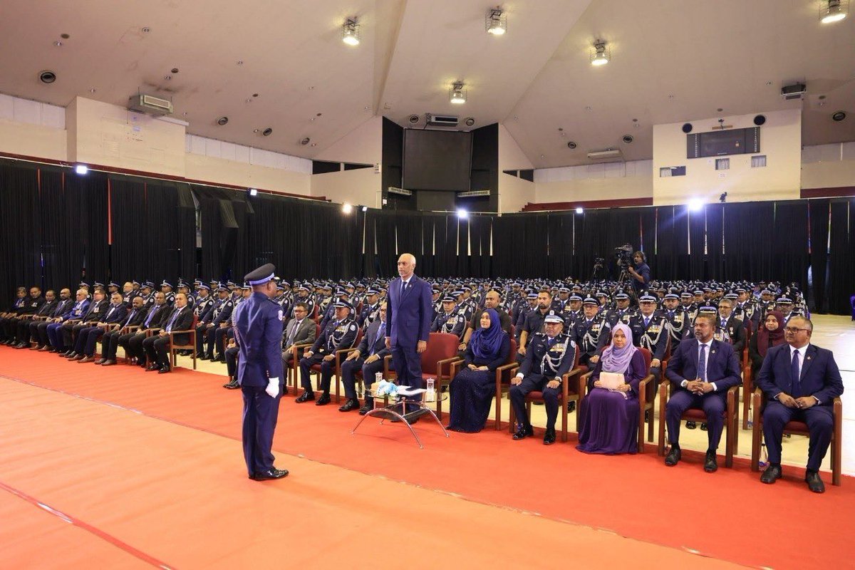 ImmigrationMV's tweet photo. Controller General of Immigration, CP (Retd) Ahmed Faseeh, and Chief Principal Immigration Officer Ahmed Waheed attended the Official Ceremony marking the 93rd anniversary of the Maldives Police Service. 

During the event, Maldives Immigration was presented with an Appreciation Plaque in recognition of the longstanding partnership and collaboration between the two institutions.

We look forward to continuing our close cooperation and reaffirm our commitment to strengthening inter-agency partnership.