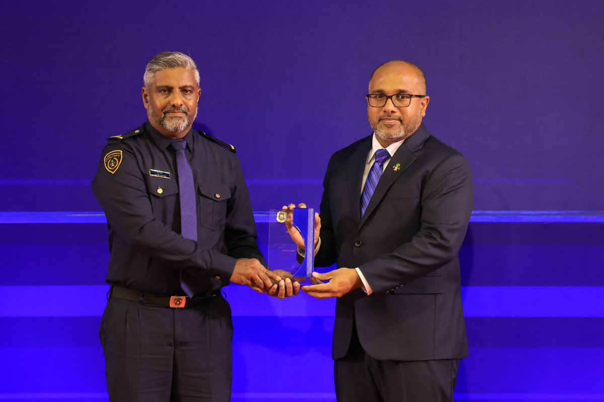 ImmigrationMV's tweet photo. Controller General of Immigration, CP (Retd) Ahmed Faseeh, and Chief Principal Immigration Officer Ahmed Waheed attended the Official Ceremony marking the 93rd anniversary of the Maldives Police Service. 

During the event, Maldives Immigration was presented with an Appreciation Plaque in recognition of the longstanding partnership and collaboration between the two institutions.

We look forward to continuing our close cooperation and reaffirm our commitment to strengthening inter-agency partnership.