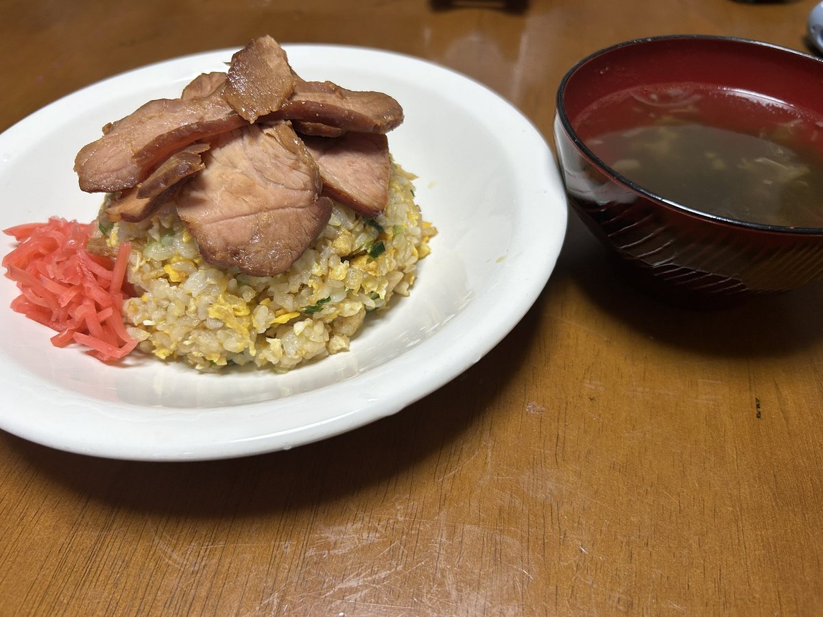 48LieZombie's tweet photo. 仕事早く終わって 
昼ご飯 家で用意したけど
あと乗せチャーシューは 男飯過ぎ https://t.co/wY3kwU61au