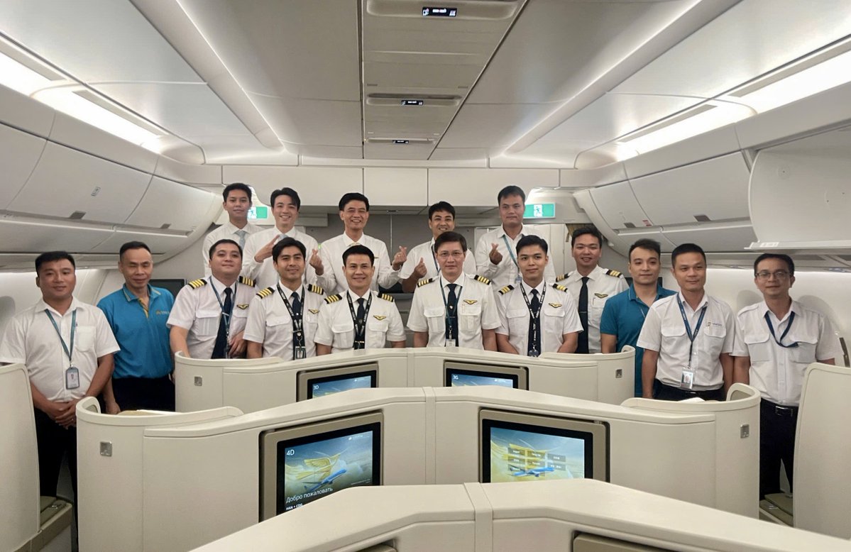 VietnamAirlines's tweet photo. 🇻🇪 Vietnam Airlines' second special flight VN68 has departed Hanoi carrying additional 46.8 tons of relief cargo and rescue equipment to support earthquake response efforts in Venezuela. Operated by an Airbus A350 with a 15-member crew. ✈️

#VietnamAirlines #CherishEveryMile #VenezuelaEarthquake #HumanitarianAid