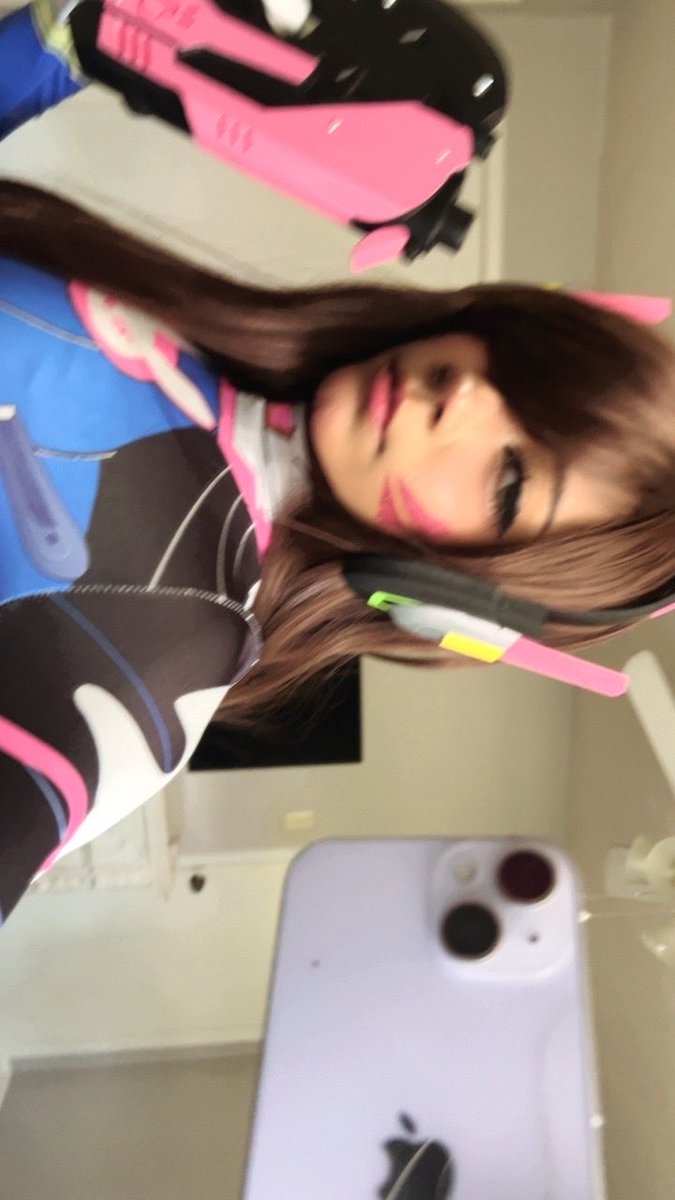 Lasnanaaa's tweet photo. Dva Cosplay!!! #blackcosplayer #cosplaygirl #dvacosplay #overwatch #egirl https://t.co/vev4Au3cat
