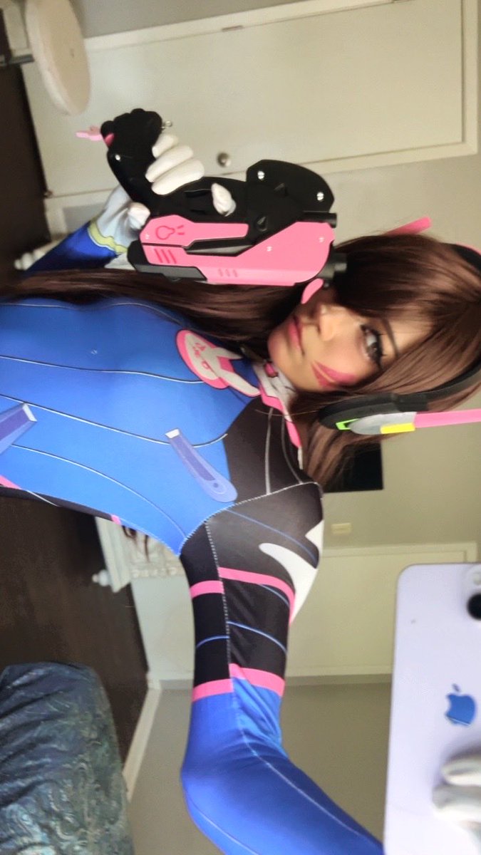 Lasnanaaa's tweet photo. Dva Cosplay!!! #blackcosplayer #cosplaygirl #dvacosplay #overwatch #egirl https://t.co/vev4Au3cat