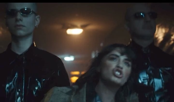 marxmartinelli's tweet photo. Jamás volví a escuchar 2 son 3 de @lalioficial de la misma manera desde q me di cuenta q en el vídeo no para de tirar referencias sobre como los Illuminati van a pretender dominarnos a nivel global. Las escenas de las torturas, los vuelos de la muerte y los dinosaurios de Charly https://t.co/kZtnkrDz3z