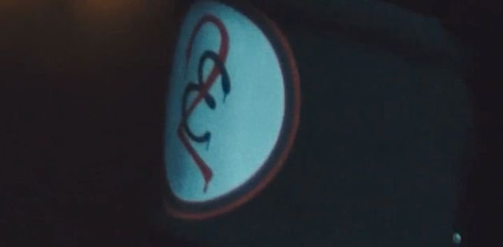 marxmartinelli's tweet photo. Jamás volví a escuchar 2 son 3 de @lalioficial de la misma manera desde q me di cuenta q en el vídeo no para de tirar referencias sobre como los Illuminati van a pretender dominarnos a nivel global. Las escenas de las torturas, los vuelos de la muerte y los dinosaurios de Charly https://t.co/kZtnkrDz3z