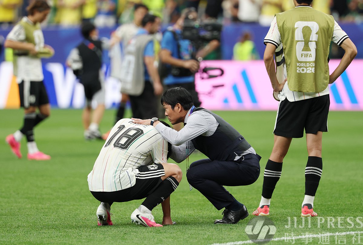 cottan_cony15's tweet photo. 日本選手大健闘で
本当にお疲れ様でした⚽️

深夜に起きてサッカー観てから
仕事行くなんて人生で初めてだったよ
にわかだけどさ、
こんな悔しい気持ちになるのも知らなかった

きっかけはかっこいいとか単純だけど
すごい景色を見せてもらったと思う✨

改めて、上田綺世くんありがとう😌 https://t.co/Hr4ng9MRRC