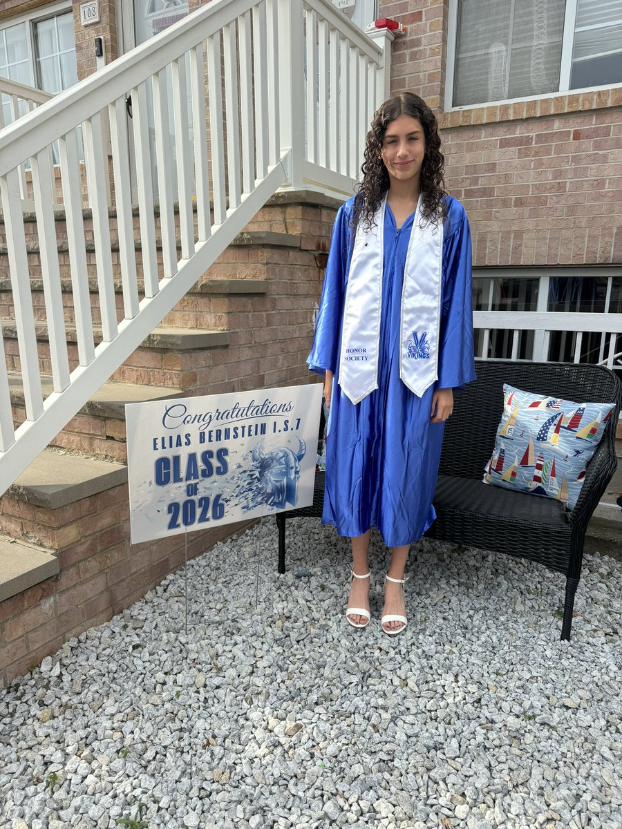 bkgirl90's tweet photo. I am so incredibly proud of this kid.  Girls can be so cruel &amp; mean in middle school. They made an “ we hate Mia” group chat, told her after 3 years all of them never wanted to be her friend &amp; she didn’t let it bring her down. https://t.co/5sJeSQRlLF