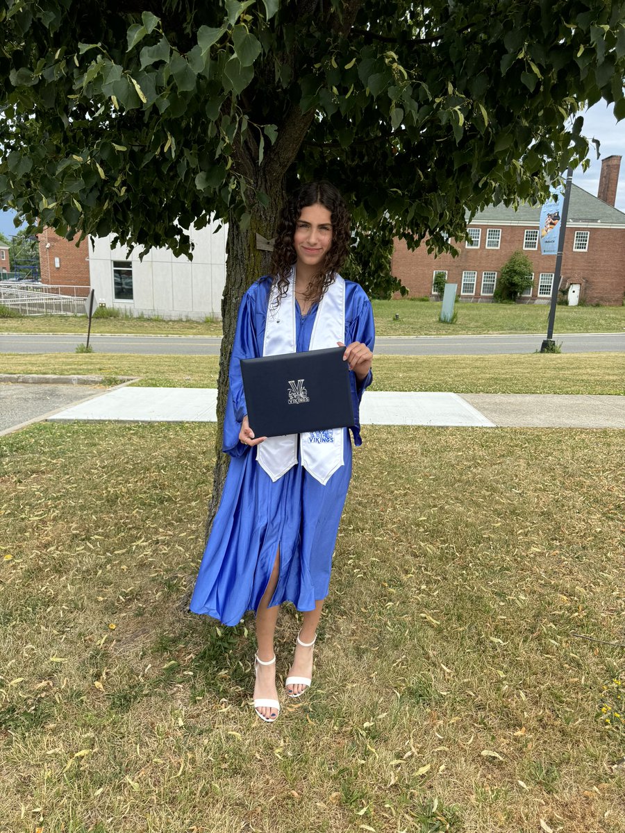 bkgirl90's tweet photo. I am so incredibly proud of this kid.  Girls can be so cruel &amp; mean in middle school. They made an “ we hate Mia” group chat, told her after 3 years all of them never wanted to be her friend &amp; she didn’t let it bring her down. https://t.co/5sJeSQRlLF