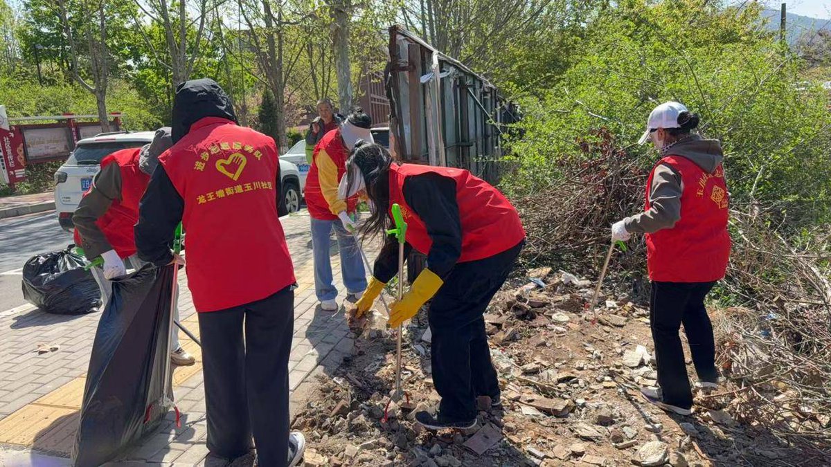 purplelights77's tweet photo. Join our weekend community cleanup! Meet at Central Park at 9 AM Sat—bring gloves u0026 snacks. Let’s make our neighborhood shine together! https://t.co/lFdXLPPZ4q